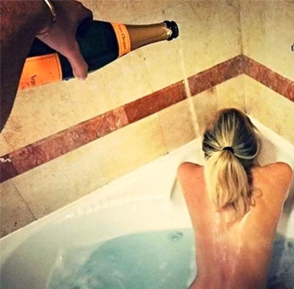 Có một số bộ phận Rich Kids luôn khiến người khác phải "nóng" mắt vì khoe của quá đà, coi thường của cải và người nghèo.