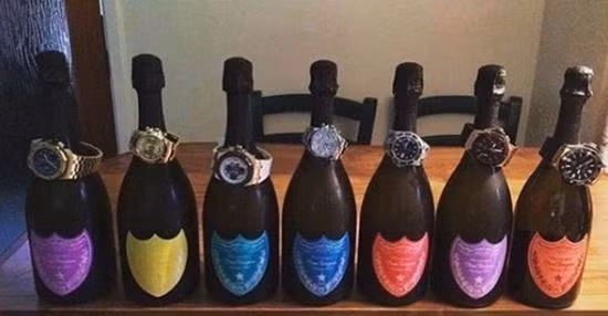 Quà cho mỗi lần thi đỗ của con nhà giàu là những chiếc đồng hồ tiền tỉ. Ảnh sử dụng trong bài: Rick Kid Instagram.