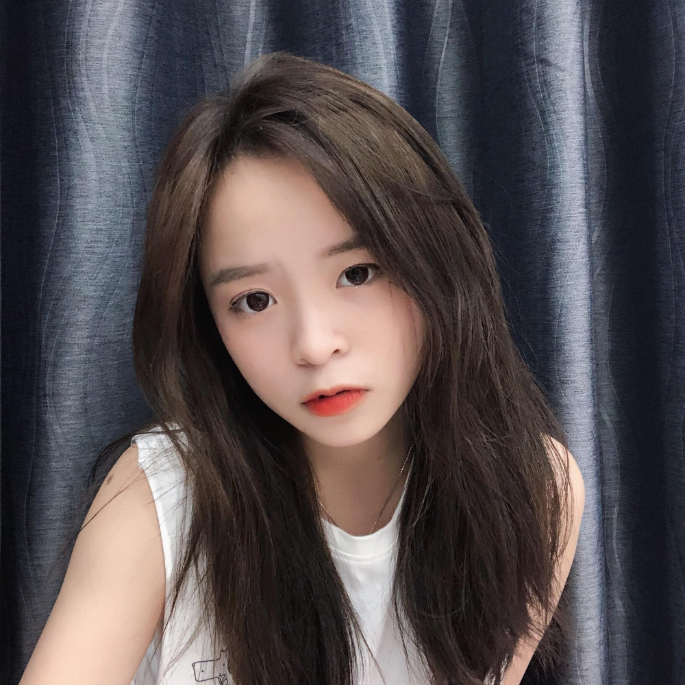 Qua ứng dụng hát nhép, cover lượt follow Facebook của Khánh Vân tăng lên vèo vèo, như đã nói điểm nhấn của hot girl hát nhép này đó chính là gương mặt ưa nhìn.