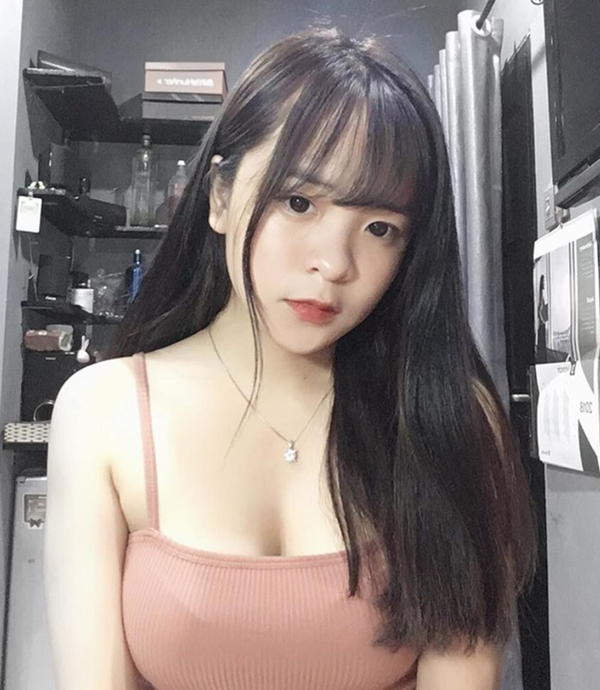 Phải công nhận một điều là thế hệ 10X bây giờ có rất nhiều bạn trẻ kiếm tiền giỏi và có khả năng tự lập từ rất sớm, điển hình như nữ sinh 17 tuổi kiếm ngàn đô mỗi tháng nhờ clip hát nhép trên MXH.