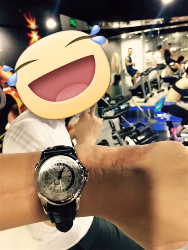 Được biết, Dương Bảo Hưng là cựu du học sinh tại Anh và sinh trưởng trong gia đình giàu có bậc nhất Hà Thành. Ngay khi thông tin về bạn trai Á hậu Dương Tú Anh bị tiết lộ, một số cư dân mạng đã nhanh chóng "khai quật" gia thế anh chàng này. Công chúng thật sự bất ngờ và choáng bởi sự giàu sang "khủng" của gia đình Dương Bảo Hưng.