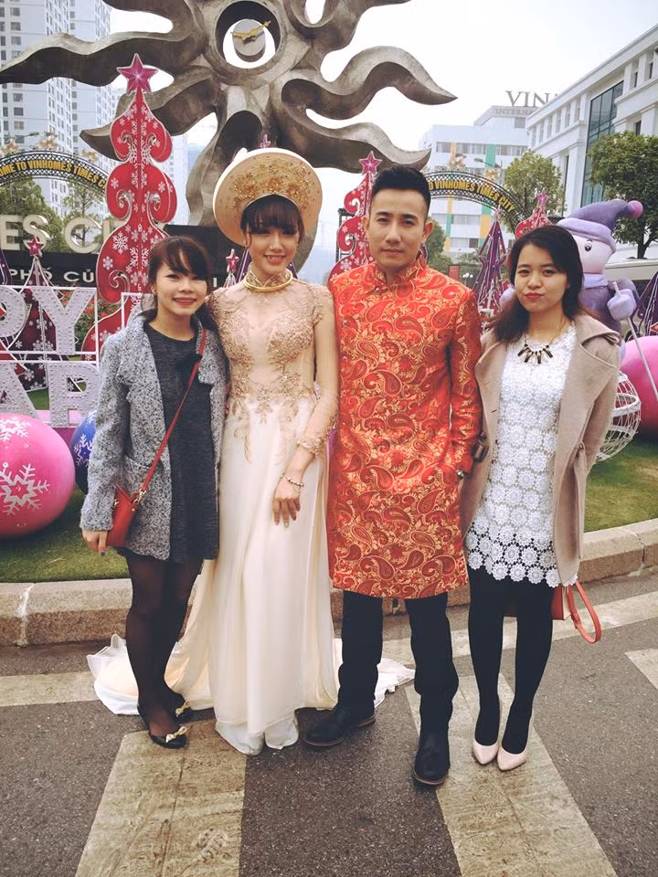 Nhưng việc "theo chàng về dinh" của hot girl Hà thành này vừa qua không chỉ khiến cư dân mạng mà còn cả bạn bè của cô hết sức bất ngờ.