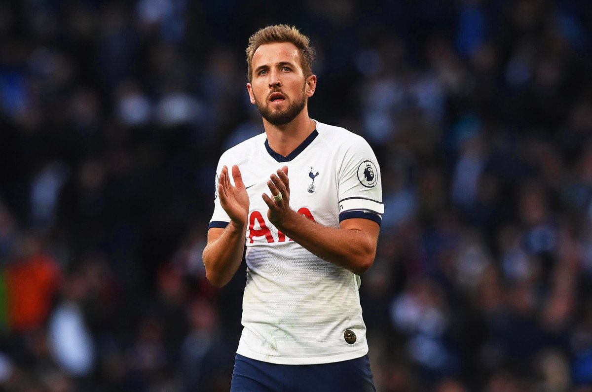 BLĐ MU nên ký hợp đồng với Harry Kane, "sát thủ" số 1 của Tottenham Hotspur. Roy Keane tin rằng chân sút sinh năm 1993 sẽ giải quyết rất tốt vấn đề hàng công mà Quỷ đỏ đang gặp phải.