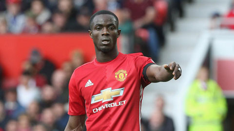 Theo Tuttosport, AC Milan đã ngỏ lời hỏi mua trung vệ Eric Bailly tới MU. Đại diện Italia rất tự tin sẽ có được chữ ký của Eric Bailly khi trung vệ người Bờ Biển Ngà không thể tìm được chỗ đứng trong đội hình của HLV Jose Mourinho.