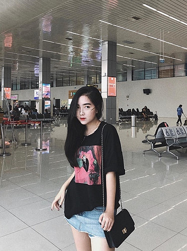 Đây là lần đầu tiên hot girl Mai Hà Trang “xù lông”, đáp trả lại những bình luận tiêu cực của cư dân mạng kể từ khi Đức Chinh công khai chuyện tình cảm. Thế nhưng, chưa đầy 1 tiếng bình luận đáp trả Mai Hà Trang đã nhanh chóng xóa cuộc đối thoại này.