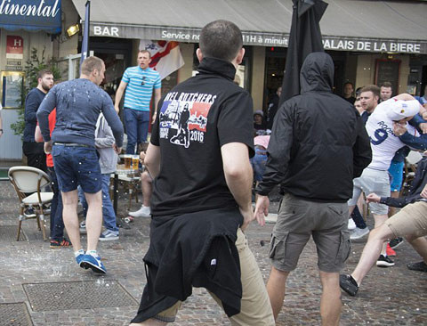 Giải thích những hành vi của mình, một CĐV quá khích Nga nói rằng những CĐV Anh đã có những lời lẽ xúc phạm, khiêu khích trước, khiến họ không giữ được bình tĩnh và dẫn đến cuộc ẩu đả như trên.