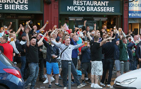 Trước tình hình như vậy BTC đã phải đưa ra lời cảnh cáo với các ĐTQG tham dự VCK Euro rằng nếu không trấn tĩnh được các nhóm CĐV của mình thì sẽ có những hình phạt cứng rắn ảnh hưởng tới quyền của các đội bóng có CĐV làm loạn.