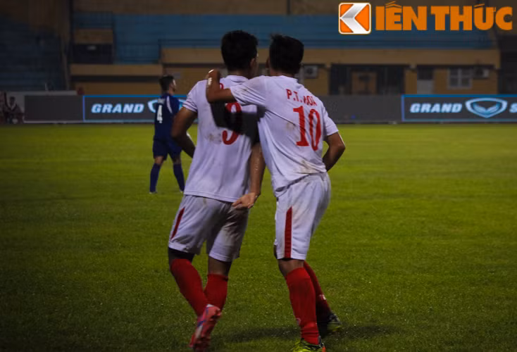 Những phút cuối trận các cầu thủ Philippines tìm được bàn gỡ rút ngắn tỷ số xuống còn 3-4 và đây cũng là kết quả cuối cùng của trận đấu. Thắng trận này, U19 Việt Nam có 7 điểm sau 1 trận hòa và 2 trận thắng, tạm dẫn đầu bảng A giải U19 ĐNA. Còn với Philippines, sau 3 trận thua họ đã chính thức chia tay giải đấu.