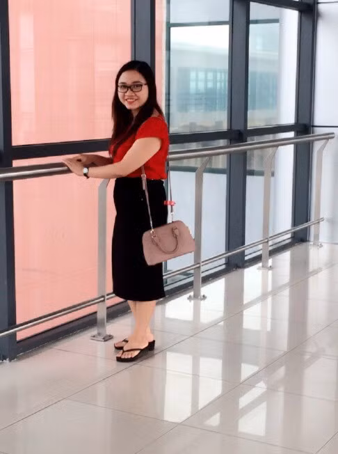 Dáng gọn eo thon là ước mơ luôn cháy bỏng với những bà mẹ bỉm sữa sau khi sinh, bởi trong quá trình nuôi con, các mẹ vẫn phải duy trì chế độ ăn uống đủ chất để có dòng sữa chất lượng cho các bé. Vì vậy nỗi lo thường cân luôn thường trực và khiến nhiều bà mẹ phải bận lòng và tìm cách giảm cân khẩn cấp sau sinh.