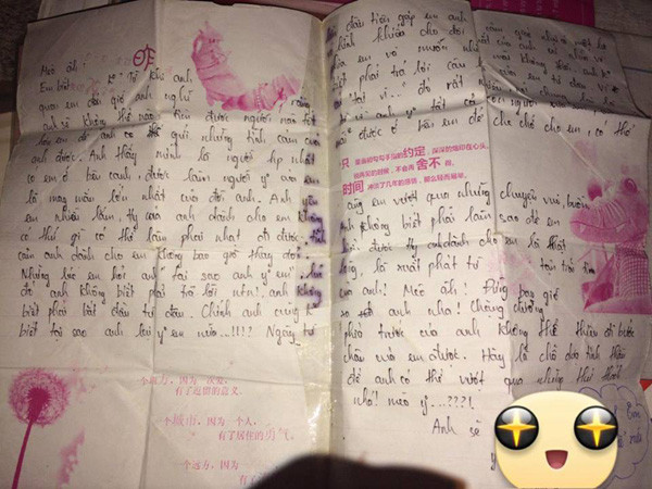 Lớp 10 vẫn ngây thơ nên còn viết cho nhau lá thư dài mấy trang. Bây giờ mở ra chỉ thấy buồn cười.