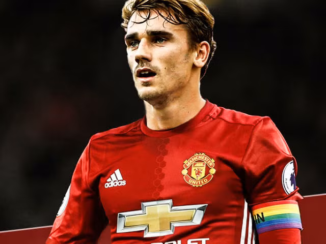 Áo số 7 đợi Griezmann: Mùa hè vừa qua, MU đã rất thành công khi chiêu mộ Lukaku, Matic, Lindelof và tái ký hợp đồng cùng Ibrahimovic. Đây đều là những bổ sung vô cùng quan trọng. Thế nhưng Mourinho vẫn cần thêm 1 cầu thủ tấn công đa năng có xu hướng chơi dạt cánh. Tất nhiên Griezmann là mục tiêu số 1. Ảnh: Manchester Evening News