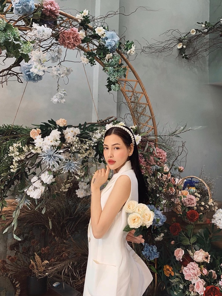 Theo ý kiến của nhiều dân mạng, Mai Hương sở hữu thân hình khá đẹp với những đường cong hoàn mỹ.