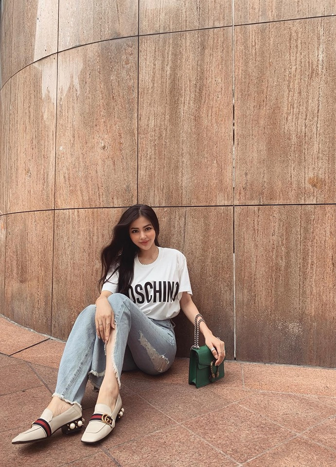 Bình luận về nhan sắc của Mai Hương, nickname T.P.Q cho biết: "Nhìn thôi là thấy có nét dao kéo rồi. Cằm thì chẻ v.line, môi thì bơm quá dày và đặc biệt là mắt nhấn sâu quá đà".