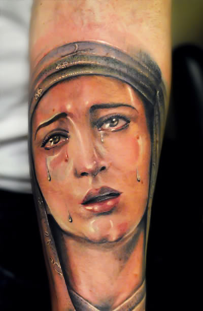 Hình ảnh Đức Mẹ Maria được các thợ xăm mình miêu tả rất chân thực bằng phong cách xăm 3D.