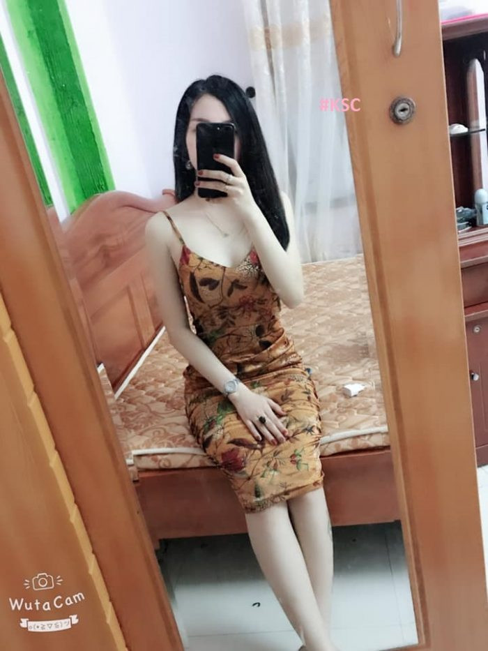 Còn nickname Huy Thông cũng cho biết: "Vừa bán vừa chơi, chẳng mấy mà giàu. Nhìn các em sang quá. Thôi tàn đời nhé, tội này không nhẹ đâu".