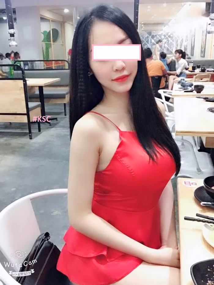 Nickname Hà Trinh chia sẻ: "Đây là tội lười lao động. Như mình đây đi làm bục mặt kiếm được tầm 200k là hạnh phúc lắm rồi chứ lấy đâu ra tiền sẵn mà bay với chẳng lắc".