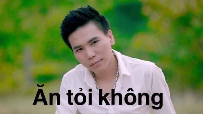 Đồng quan điểm với Toàn Hà là nickname Minh Long cho rằng: "Khổ thân cô gái ấy, tuổi còn trẻ quá mà đã bị lôi kéo vào con đường nghiện ngập".