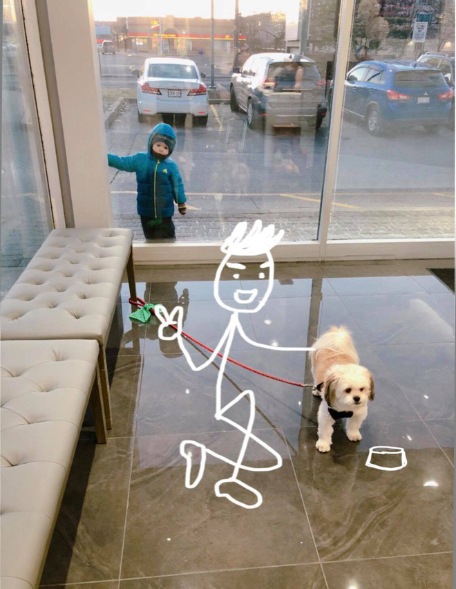 Khi không có Mỹ Hằng chính chàng người yêu "dựng nên" là người chăm chú chó đáng yêu của cô bạn.