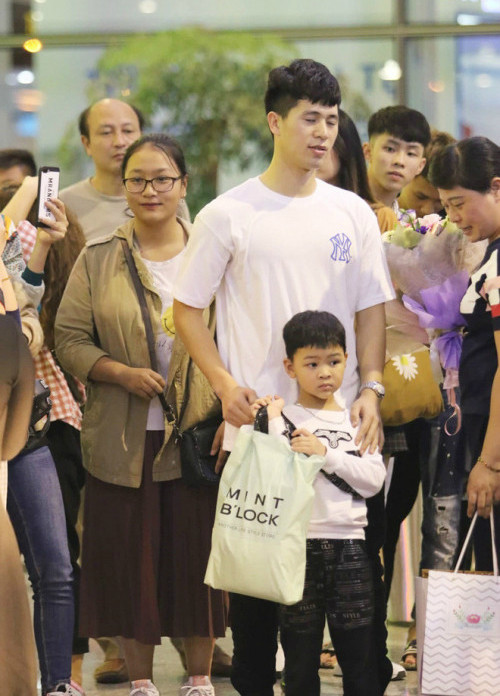 Dù bị đau nhưng Đình Trọng vẫn chịu đựng để hoàn thành xuất sắc nhiệm vụ tại các giải đấu của đội tuyển Việt Nam trong năm 2018.