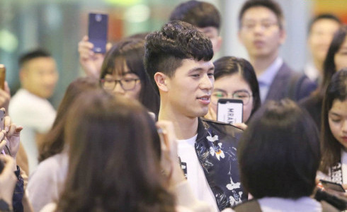 Trước đó rất lâu, Đình Trọng bị đau mắt cá chân phải và được phát hiện có một mảnh xương nhỏ tại đó.