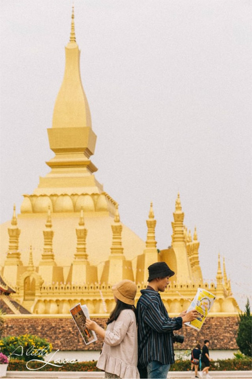 Xuất phát từ Hà Nội, nhóm bạn của Cẩm Nhung đã tới 3 điểm tại đất nước Lào gồm Vientine, Vangvieng và Luang Prabang.