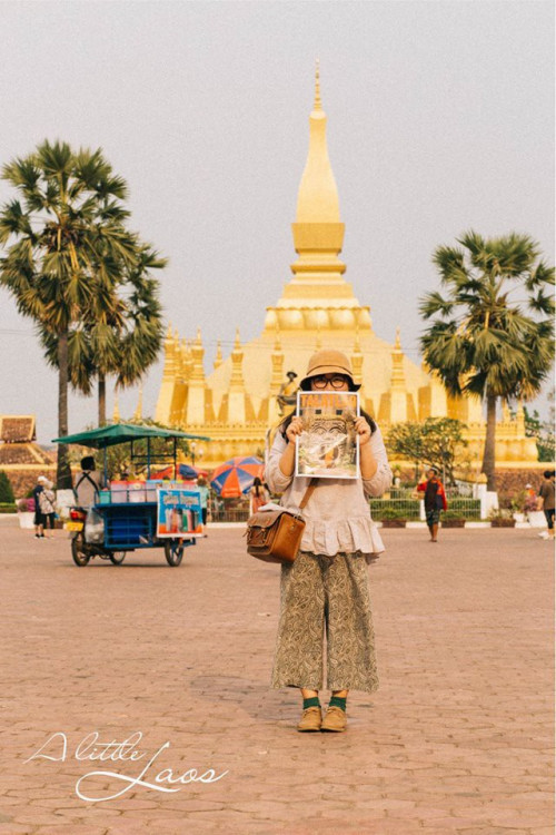 Album ảnh của hành trình du lịch Lào của nhóm bạn thân trên được diễn ra trong 5 ngày, 4 đêm. Người đăng tải những bức ảnh này là cô bạn Nguyễn Cẩm Nhung (26 tuổi) đến từ Hà Nội.