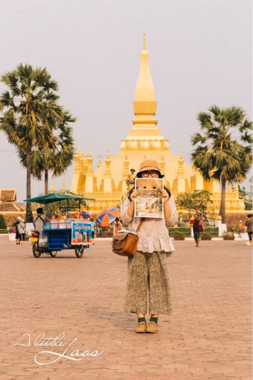 Album ảnh của hành trình du lịch Lào của nhóm bạn thân trên được diễn ra trong 5 ngày, 4 đêm. Người đăng tải những bức ảnh này là cô bạn Nguyễn Cẩm Nhung (26 tuổi) đến từ Hà Nội.