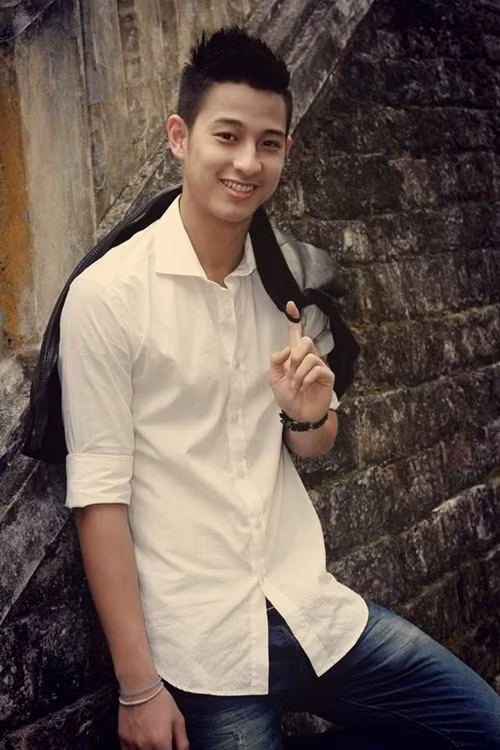 Ngoài thời gian tập luyện và thi đấu, Hồng Nam còn có nghề tay trái là người mẫu cho các shop thời trang.