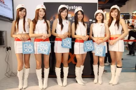 Cuối năm, các công ty thường tổ chức nhiều sự kiện khiến nhu cầu tuyển MC, PG tăng cao, đây là cơ hội cho các bạn trẻ có ngoại hình xinh xắn khéo ăn nói.