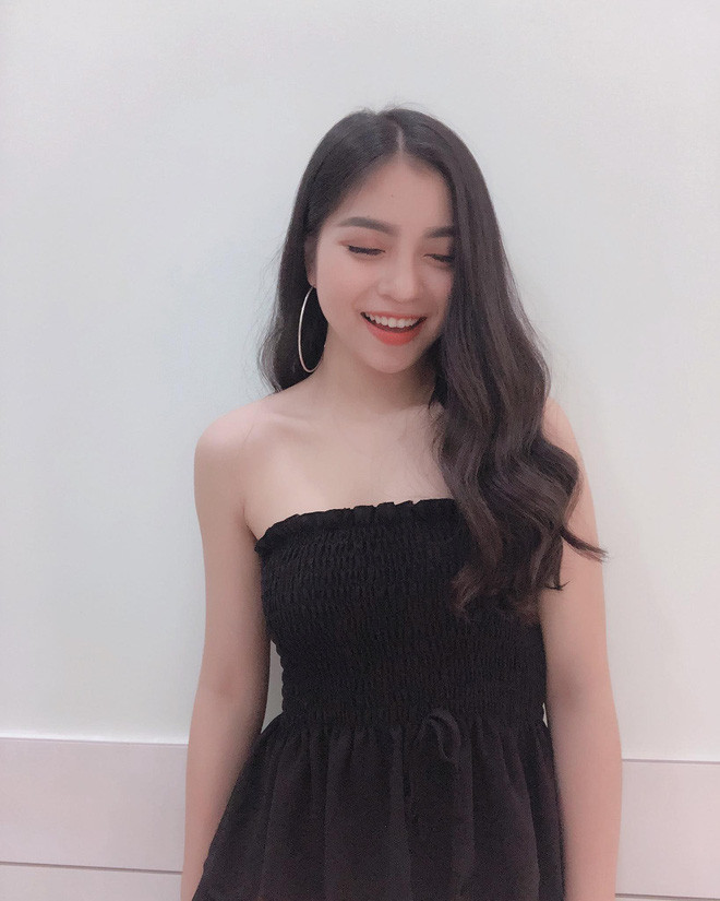 Tưởng sẽ khen ngợi hay nói lời khiến người yêu mát lòng mát dạ, Quang Hải lại phán: Đây là ai? Trả Lu lại cho tôi? (Lu là tên thân mật của Nhật Lê).