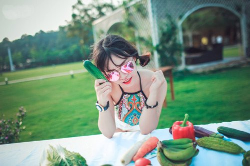 Được biết, để có được những bộ ảnh kỷ yếu độc, lạ này, mỗi học sinh phải bỏ ra khoảng 500.000 đồng.