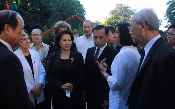 Chủ tịch Quốc hội nhấn mạnh, người dân Việt Nam luôn tin tưởng và dành tình yêu cho Cuba.