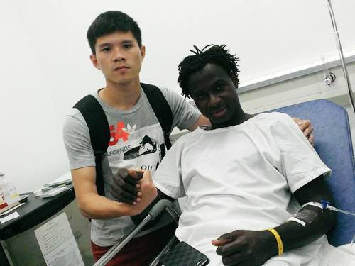 Thanh Hao khien Abass gay chan sau pha vao bong kinh hoang-Hinh-3