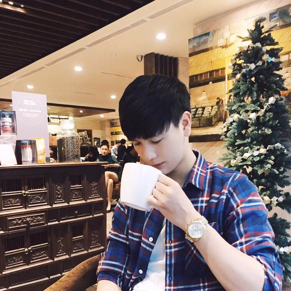 Nhưng ở thời điểm hiện tại, mục tiêu hàng đầu được Đình Quang ưu tiên đó là học tập để có một tấm bằng giỏi khi ra trường.