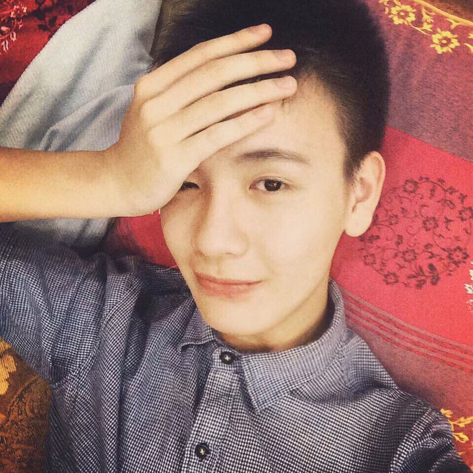 Sau khi những hình ảnh của Đình Quang được cư dân mạng truyền tay nhau, tên tuổi của anh chàng này đã trở nên nổi tiếng. Chính điều này khiến chàng trai quê Cao Bằng cảm thấy đôi chút áp lực.