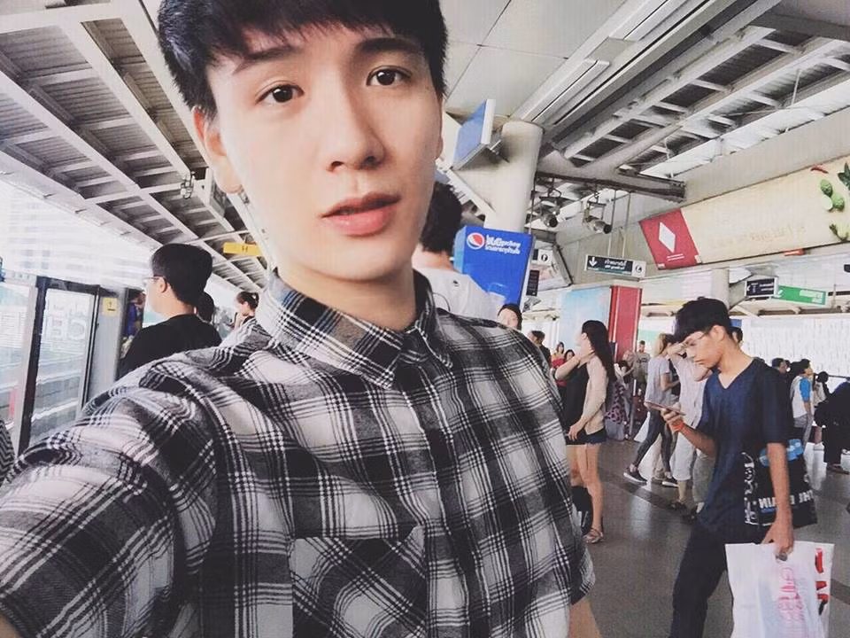 Vẻ điển trai, đáng yêu của Quang khiến cậu nổi tiếng như cồn ở trường Luật.