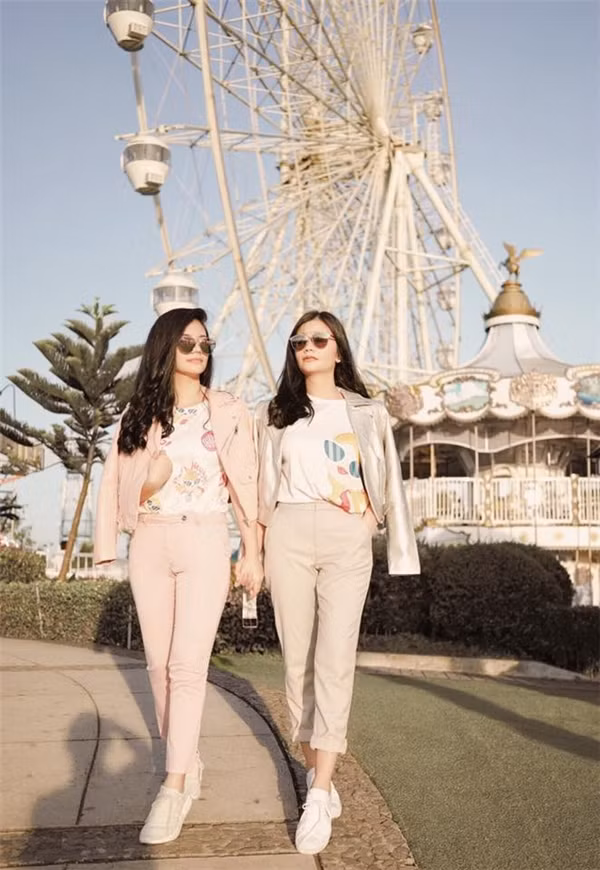 Hiện nay cặp đôi đang sở hữu hơn 251.000 lượt theo dõi trên Instagram. Con số này chưa có hiện tượng dừng lại bởi độ hot của cặp chị em người Philippines đã vươn ra tầm châu Á.