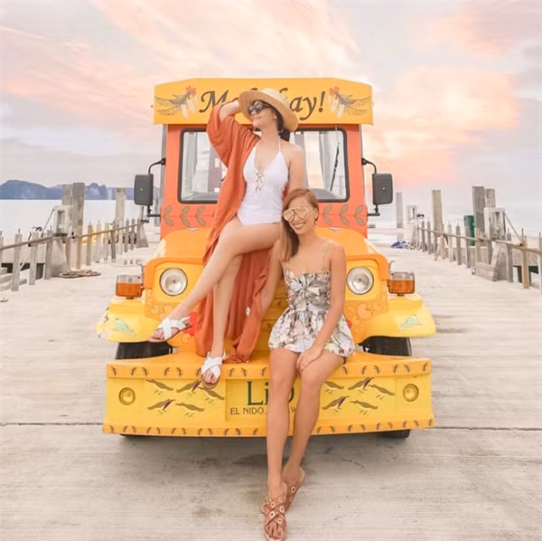 Trong một đoạn ngắn giới thiệu về bản thân, hai chị em có nói rằng họ xem những gì mình chia sẻ trên blog hay Instagram là những điều nhỏ nhoi muốn lưu giữ lại như là một cuốn nhật ký tuổi trẻ.