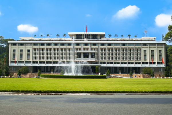 Dinh Thống Nhất (số 135 Nam Kỳ Khởi Nghĩa, phường Bến Thành, quận 1, TP.HCM) trước giải phóng gọi là Dinh Độc Lập, đây là công trình có kiến trúc tiêu biểu của Việt Nam thời kỳ thập niên 60.