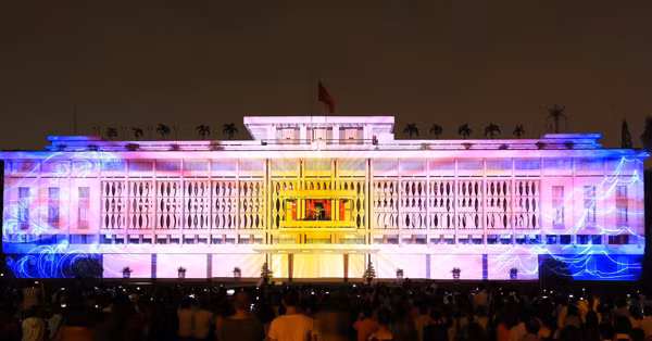 Tham quan Dinh Thống Nhất, du khách có thể chiêm ngưỡng tận mắt nhiều vật phẩm từ chế độ cũ cũng như nhiều chứng tích ghi dấu thời khắc ngày độc lập 30/4/1975.