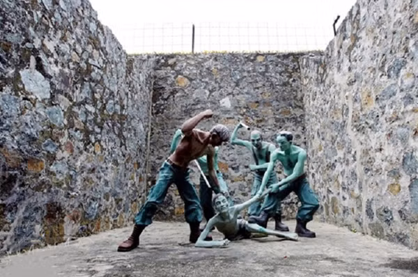 Côn Đảo là một quần đảo nằm ở ngoài khơi bờ biển Nam bộ, một huyện trực thuộc tỉnh Bà Rịa - Vũng Tàu. Nơi đây nằm cách thành phố Vũng Tàu khoảng 97 hải lý theo đường biển.