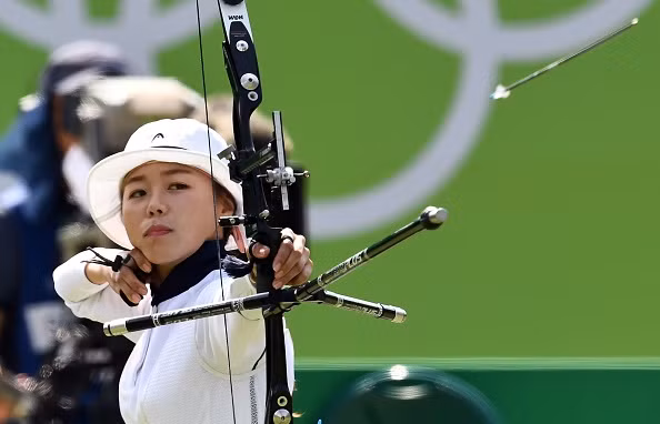 Nữ VĐV bắn cung Hyejin Chang đã mang về cho đoàn thể thao Hàn Quốc 2 tấm HCV tại Olympic Rio 2016.