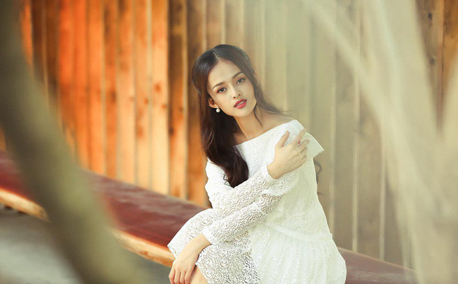 Trước đây, công chúng thường quen gọi nữ viên viên sinh năm 1995 là Thanh Trúc. Song vì trong showbiz Việt có rất nhiều đàn chị trùng tên, chính vì thế trong lần trở lại này, cô lựa chọn nghệ danh "Thanh Trúc 9X" để dễ phân biệt.