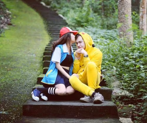 Yêu xa luôn là cảm giác khiến các cặp tình nhân cảm thấy khó chịu nhất, bởi khi hạnh phúc, ốm đau họ đều chỉ nhìn thấy nhau qua chiếc smartphone. Nhưng với chàng trai Úc có tên Gennady Bolotov, vì quá yêu cô gái Việt có tên Mai Chu, anh đã vượt qua hàng ngàn kilomet để đến Việt Nam vì bạn gái bị bệnh và suýt chút nữa đã bị mất công việc nuôi sống chính mình.