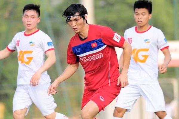 Tu bo mai toc lang tu, cuu tien ve U23 Viet Nam dien trai nhu 