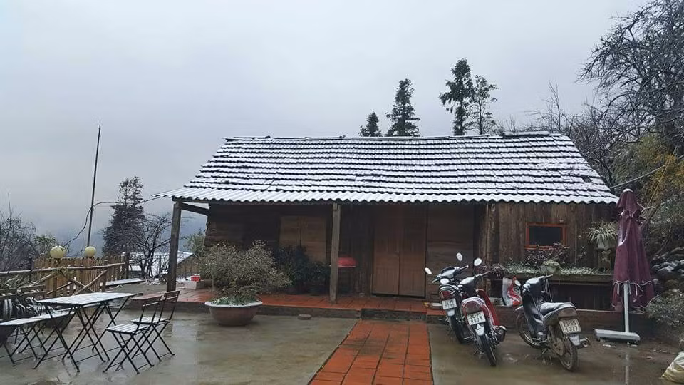 Theo ghi nhận của 1 số thành viên trên diễn đàn phượt, hiện tượng tuyết rơi đã xảy ra ở Sapa nhưng không đều đặn và chưa xuất hiện trên diện rộng.