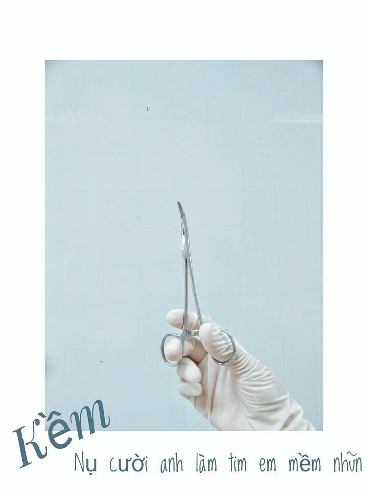 "Kềm - nự cười anh làm tim em mềm nhũn".