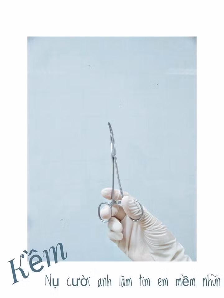 "Kềm - nự cười anh làm tim em mềm nhũn".