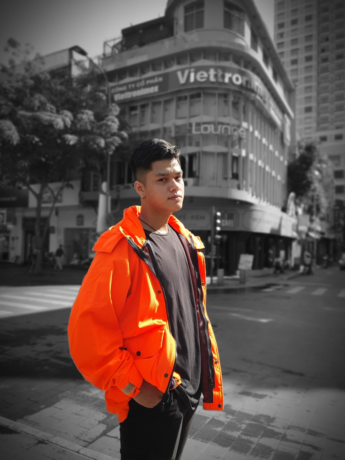 Ngay sau khi trào lưu chụp ảnh điểm màu xuất hiện Giới trẻ không ngần ngại biến những bức ảnh thường nhật của mình trở thành ảnh theo phong cách này. Điểm màu. Ngay cả những bức ảnh #OOTD (Outfit Of The Day) cũng được biết hóa đầy nghệ thuật.