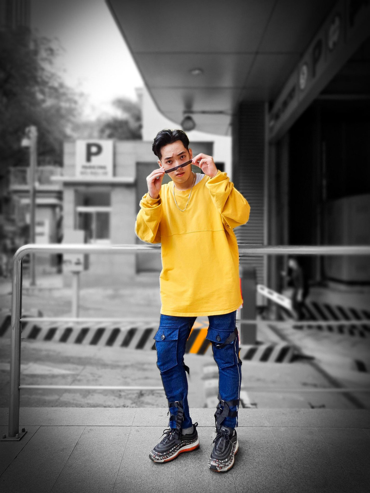 Các quán cafe và trà sữa xung quanh phố đi bộ cũng là một trong những địa điểm hot và thu hút không ít bạn trẻ đến đây thỏa sức check in chụp ảnh OOTD.